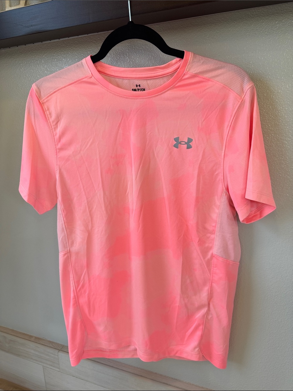 Under Armour Men’s Neon Pink Short Sleeve Performance Tee